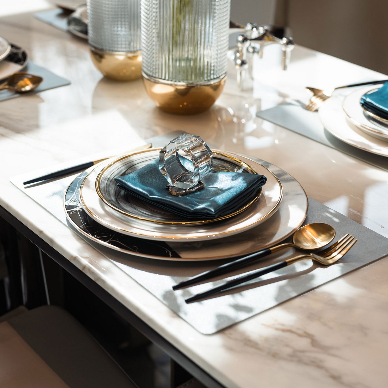 Elegant gedeckter Tisch